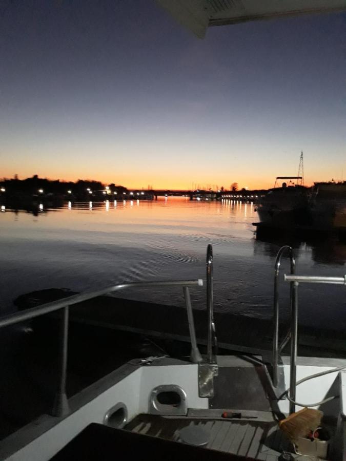 Готель Boat And Breakfast Fiumicino - Roma Остія-Антика Екстер'єр фото