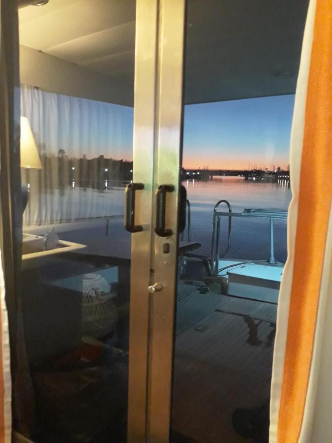 Готель Boat And Breakfast Fiumicino - Roma Остія-Антика Екстер'єр фото