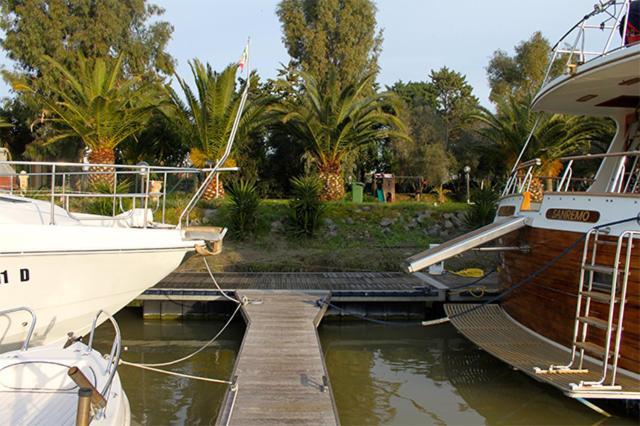 Готель Boat And Breakfast Fiumicino - Roma Остія-Антика Екстер'єр фото