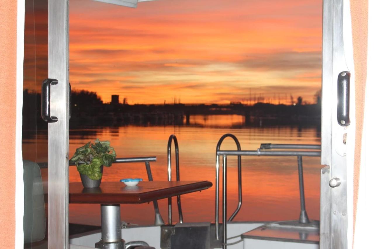 Готель Boat And Breakfast Fiumicino - Roma Остія-Антика Екстер'єр фото