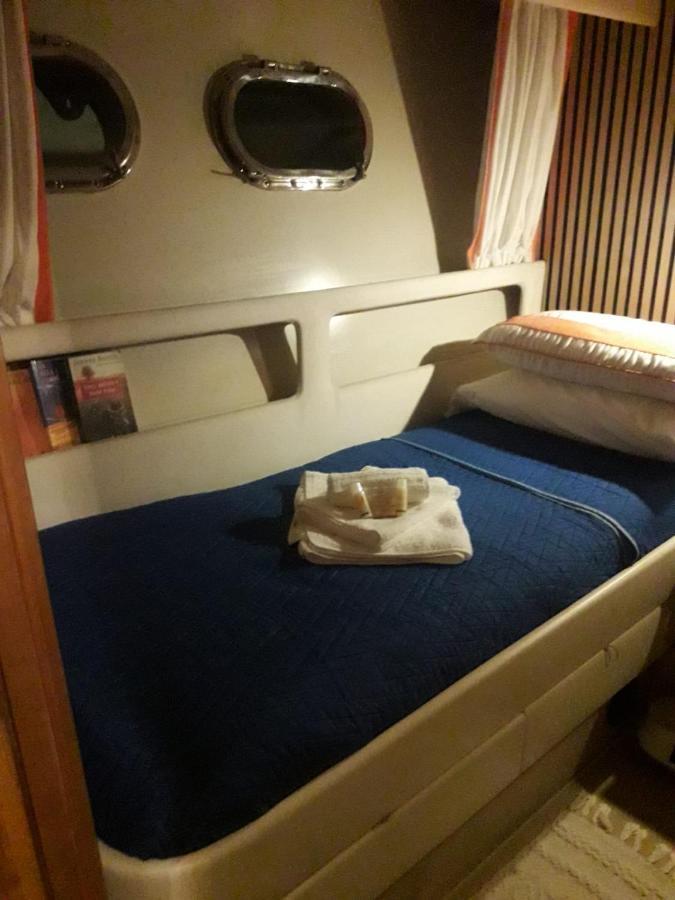 Готель Boat And Breakfast Fiumicino - Roma Остія-Антика Екстер'єр фото