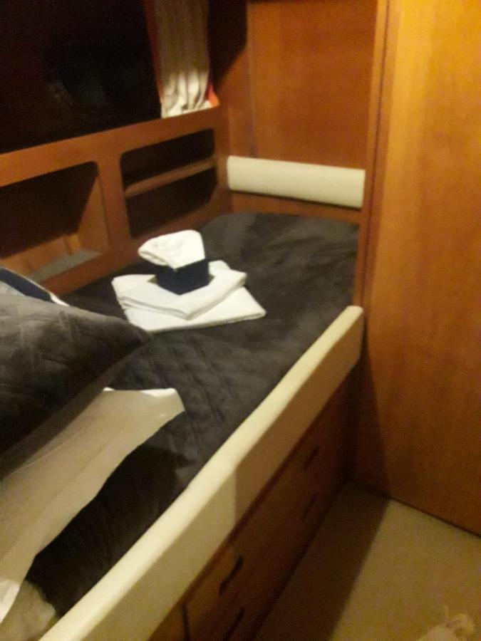 Готель Boat And Breakfast Fiumicino - Roma Остія-Антика Екстер'єр фото