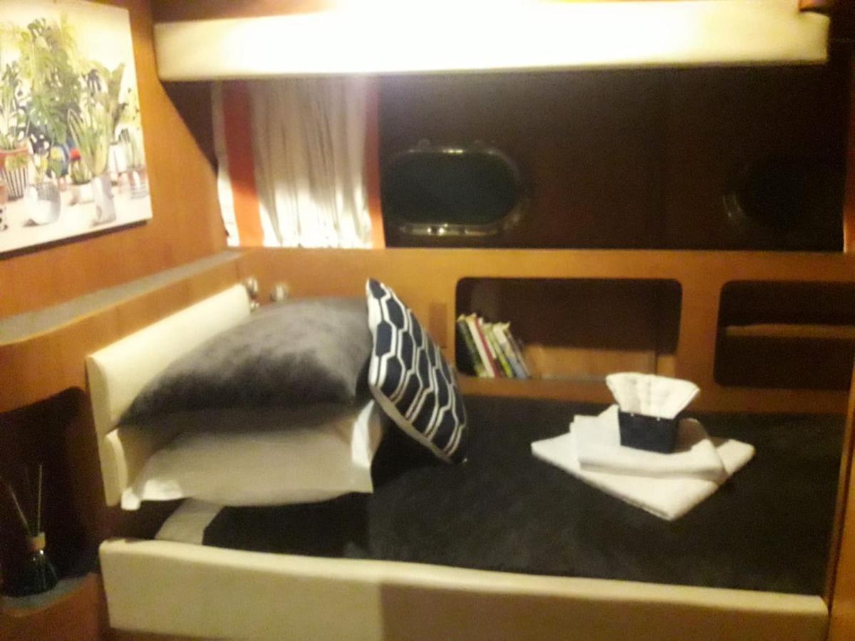 Готель Boat And Breakfast Fiumicino - Roma Остія-Антика Екстер'єр фото