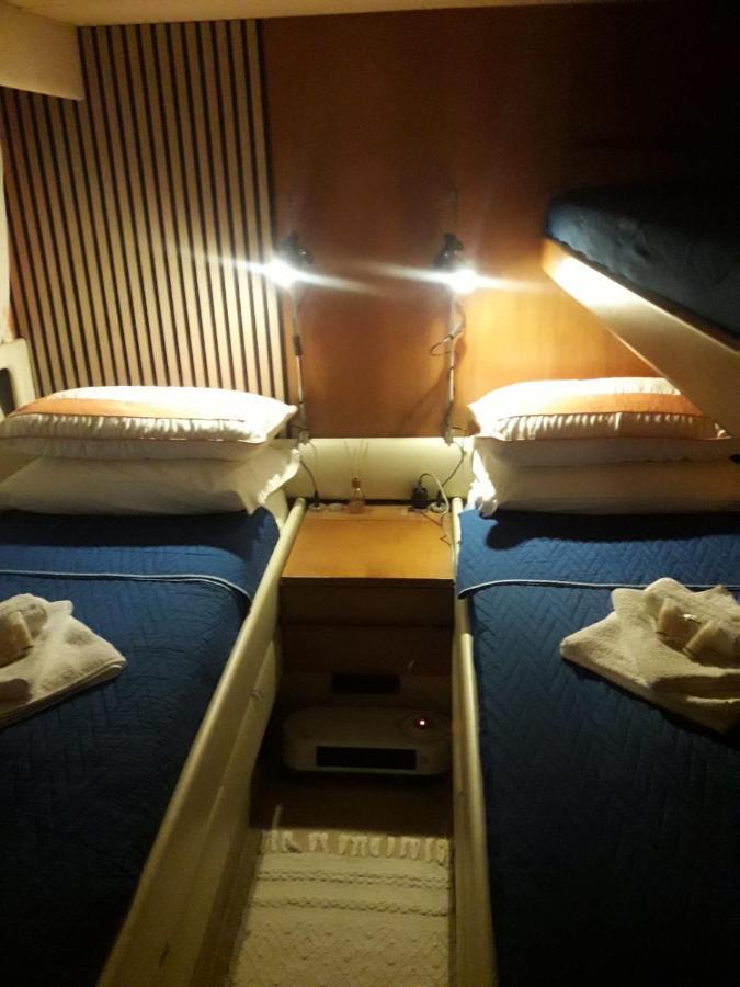 Готель Boat And Breakfast Fiumicino - Roma Остія-Антика Екстер'єр фото